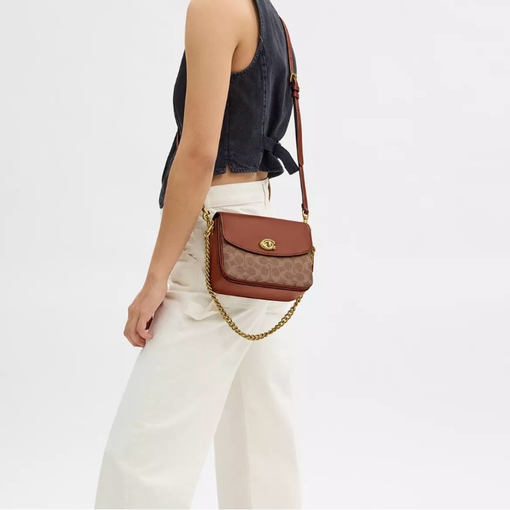 Sold❌‼️Cassie Crossbody Bag 19 In Signature Canvas - Picture 6 of 16